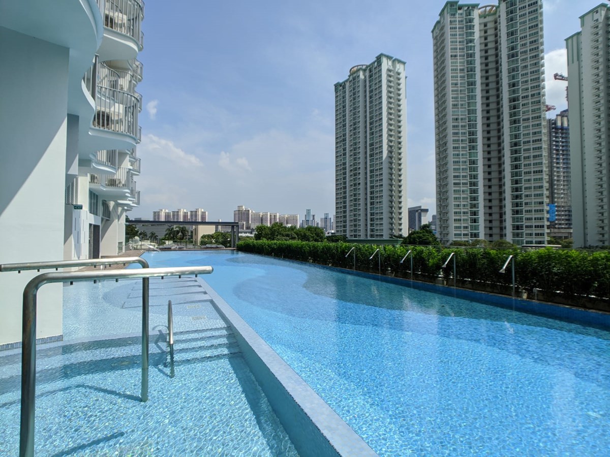 For Sale Queens Peak Rare 1Level Penthouse Private Lift